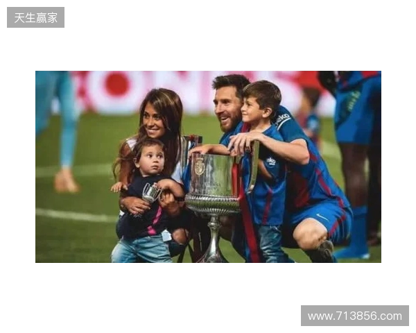 安东内拉晒一家人同美职联奖杯合照：恭喜亲爱的，我们爱你